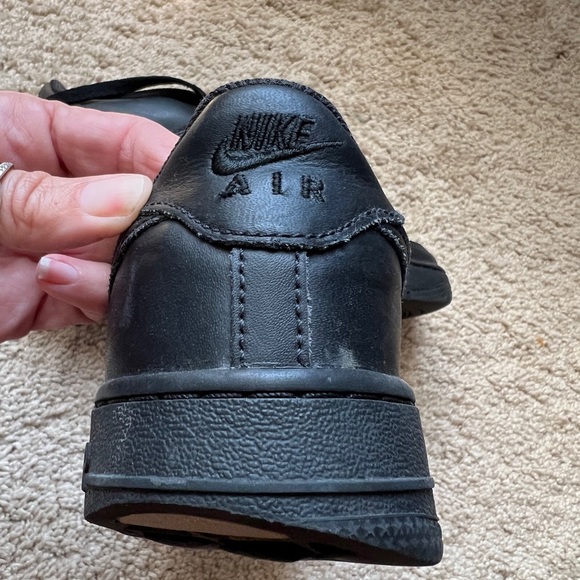 Nike Air Force One 1 LE Youth Boys Sneakers size 5.5 Black Lace up Low Hoops - Picture 9 of 10